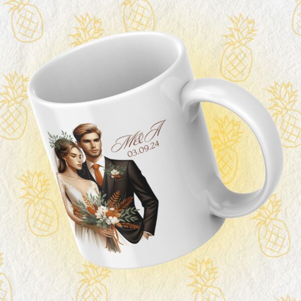 Cana personalizată cu inițialele tale și o dată specială.